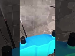 Drone MYUAV membersihkan dinding luar