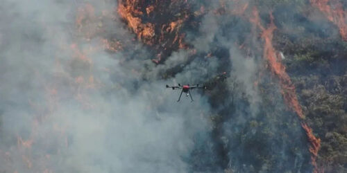 berita perusahaan terbaru tentang Kebakaran hutan di Yajiang, Sichuan: Drone berlomba melawan waktu untuk membantu memadamkan api