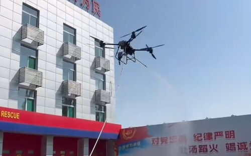 berita perusahaan terbaru tentang MYUAV FC30T ∂Dji FC30 Firefighting Drone ∂Menuhi ketinggian baru untuk pemadam kebakaran darurat ∂Hingga 240m ∂MYUAV Tethered Drone