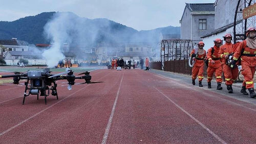 berita perusahaan terbaru tentang Mitra pemadam kebakaran yang cerdas dan efisien: meluncurkan kerjasama antara drone MYUAV dan pemadam kebakaran