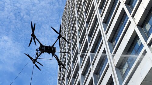 berita perusahaan terbaru tentang Bagaimana drone "secara legal mencapai 150 meter" di bawah peraturan baru? —— Analisis kepatuhan solusi pembersihan gedung super tinggi Mayowei FC30