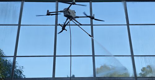 berita perusahaan terbaru tentang Upgrade Baru. MYUAV Generasi Ke-6 Pembersih Memberikan Pengalaman Pembersihan Dinding Tirai yang Lebih Bersih dan Ramah Lingkungan