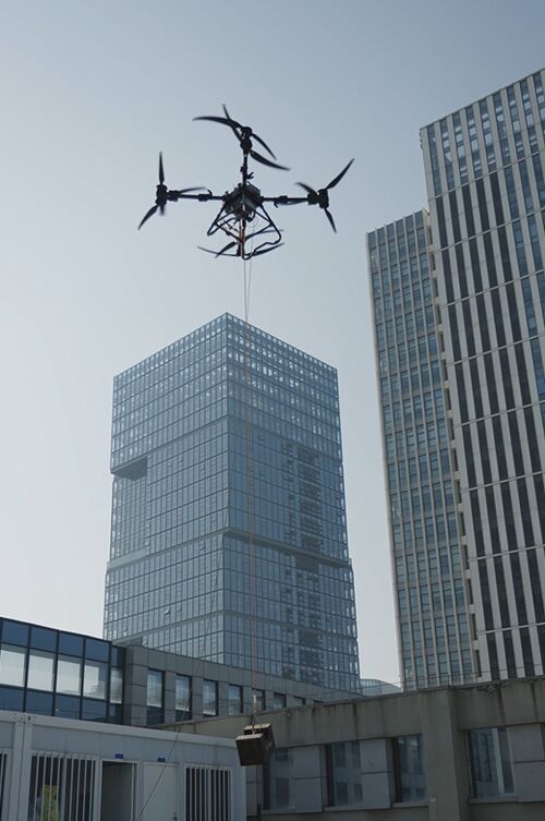 berita perusahaan terbaru tentang Pengangkatan Berat 100kg dengan Stabil! MYUAV dan Yifeite Selesaikan Tes Kunci pada Drone Bertugas Berat